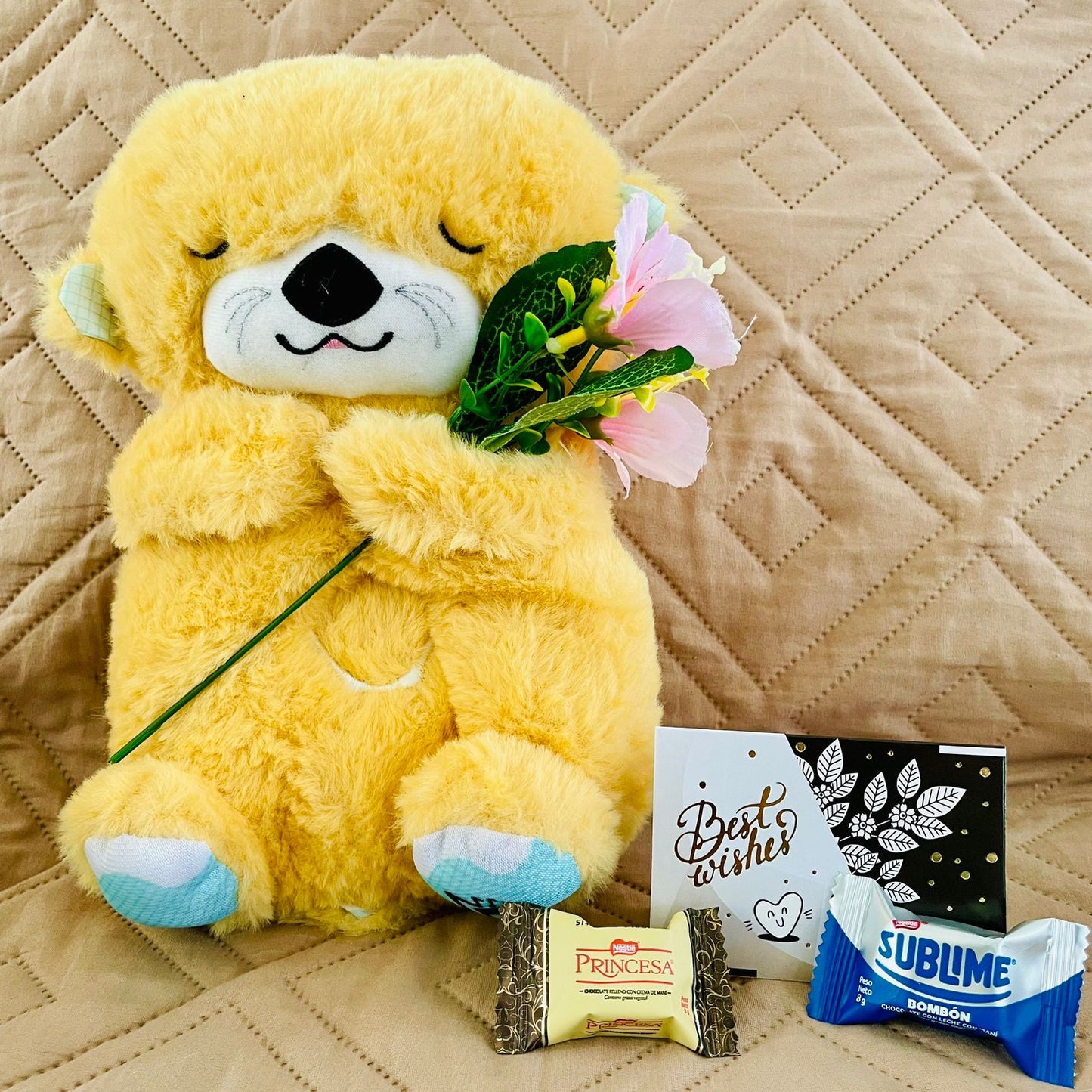 PELUCHE NUTRIA DORMILONA CON CONTROL LED - MOSTAZA