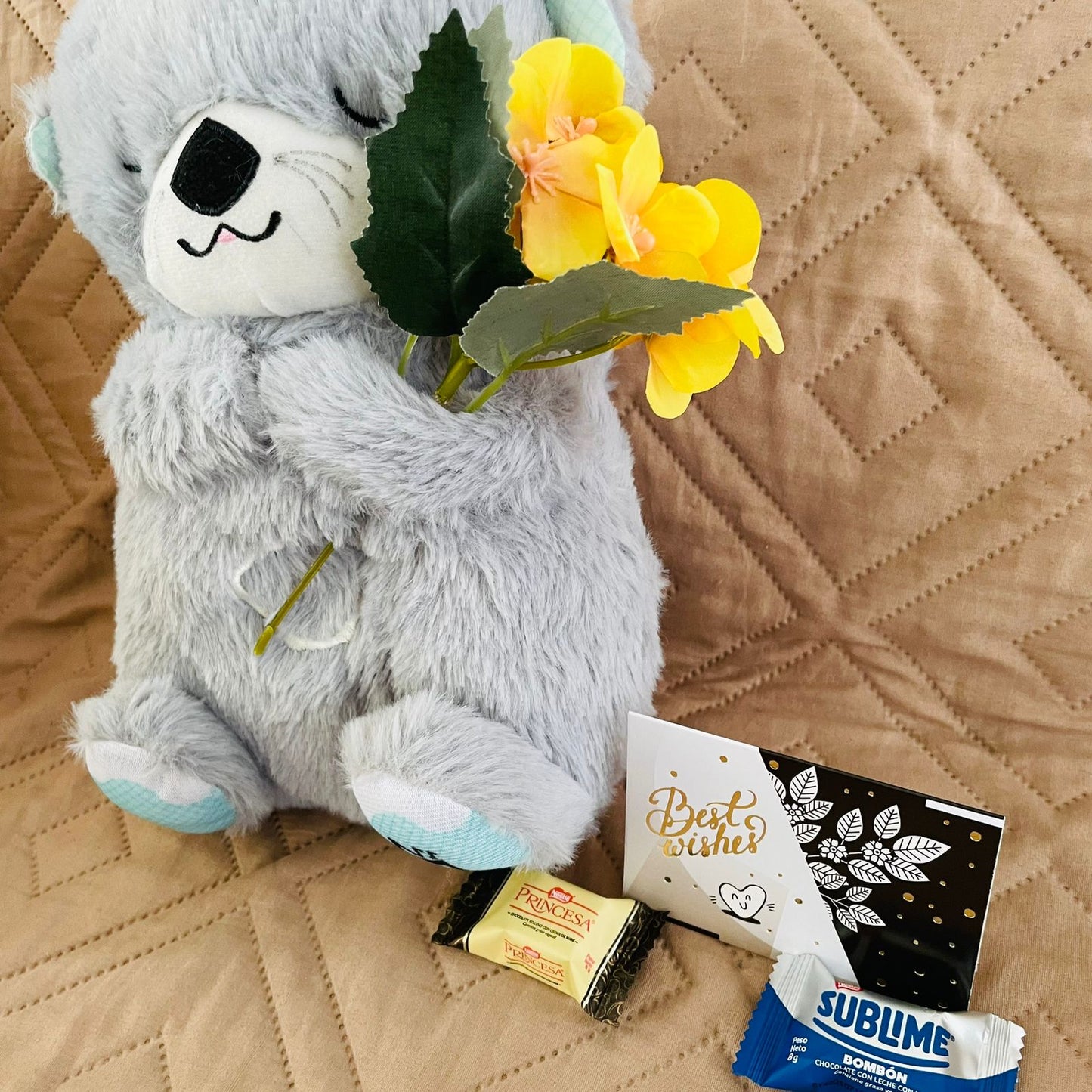 PELUCHE NUTRIA DORMILONA CON CONTROL LED - PLOMO