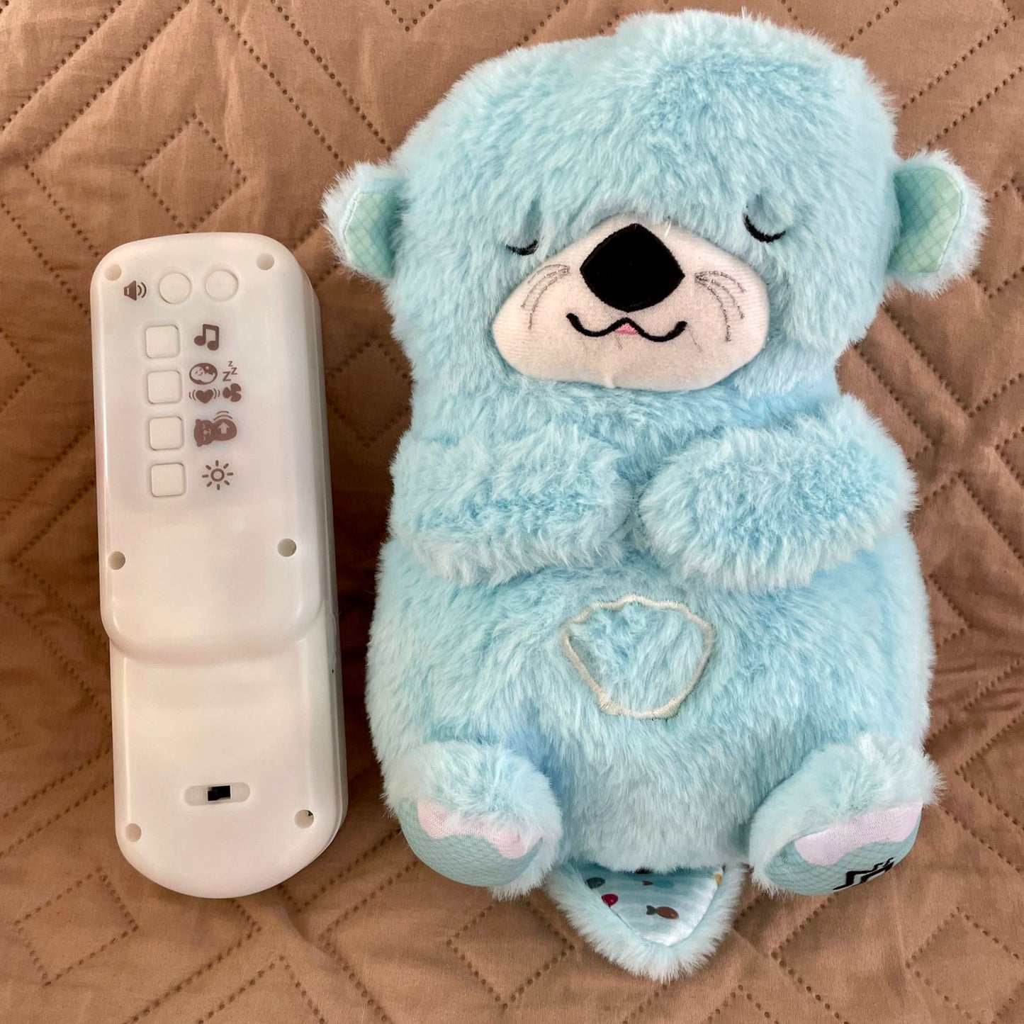 PELUCHE NUTRIA DORMILONA CON CONTROL LED - CELESTE