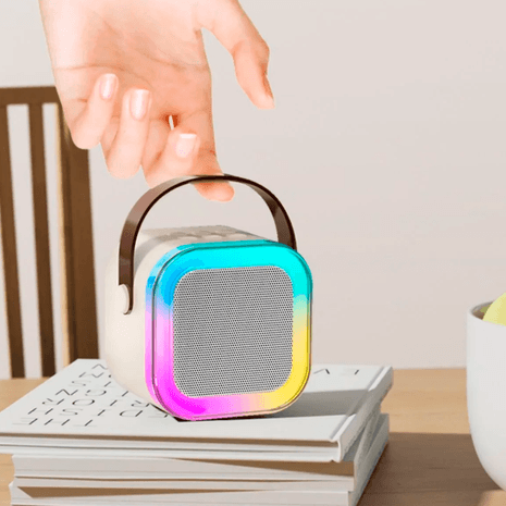 PARLANTE KARAOKE PORTÁTIL CON LUCES LED Y MICRÓFONO INALÁMBRICO